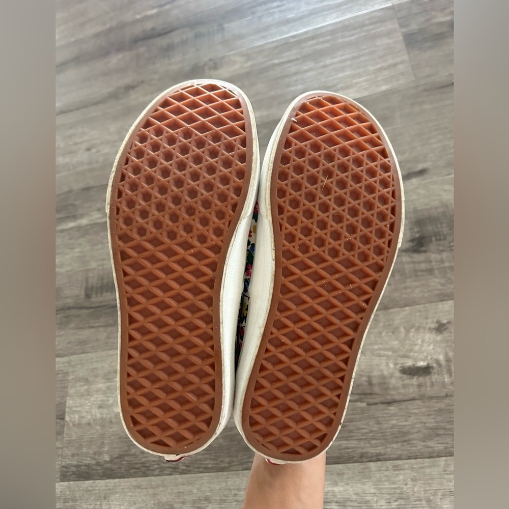 Women’s Lifted Flower Laced Vans 6 - Picture 5 of 6